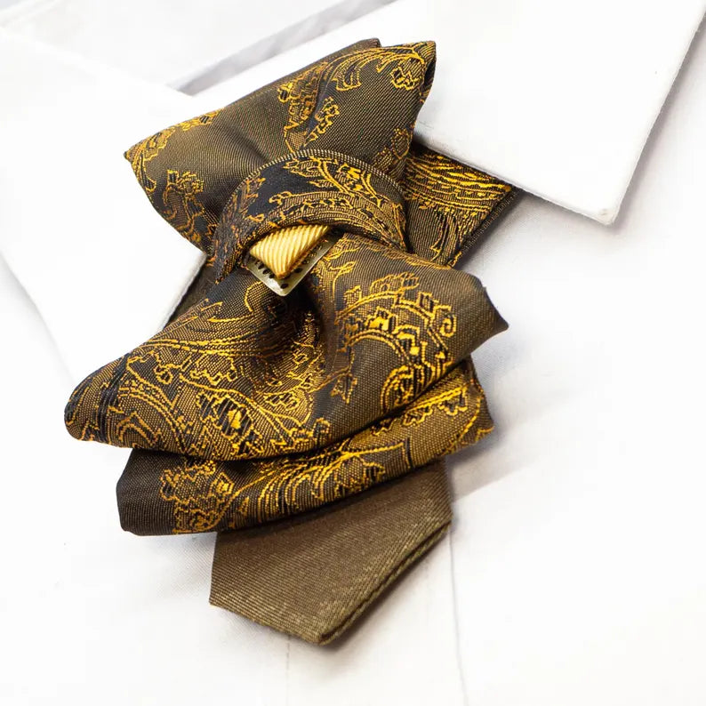 Papillon Uomo Marrone e Oro Paisley – Eleganza Classica