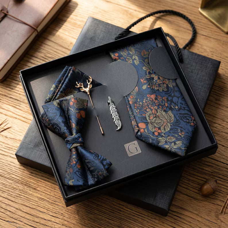 Set Cravatta Uomo Blu Floreale – Cravatta, Papillon e Accessori Eleganti